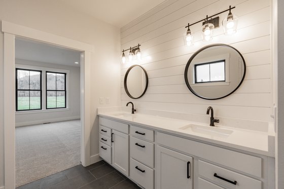 Interior - Master Bathroom 2 for Country House Plan #1070-33 - 3 bed, 2.5 bath