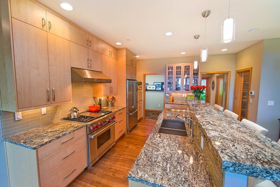 Interior - Kitchen for Contemporary House Plan #1070-7 - 3 bed, 3 bath