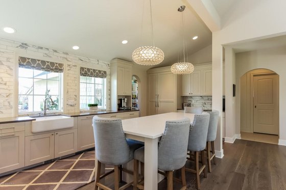 Interior - Kitchen for Traditional House Plan #901-135 - 4 bed, 2.5 bath