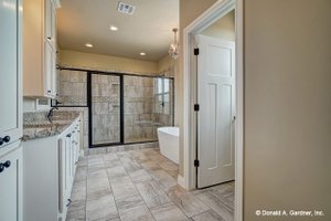 Interior - Master Bathroom for Ranch House Plan #929-1002 - 3 bed, 2 bath