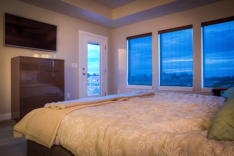Home Plan - Interior - Master Bedroom 1 for Contemporary House Plan #20-2205 - 4 bed, 2.5 bath