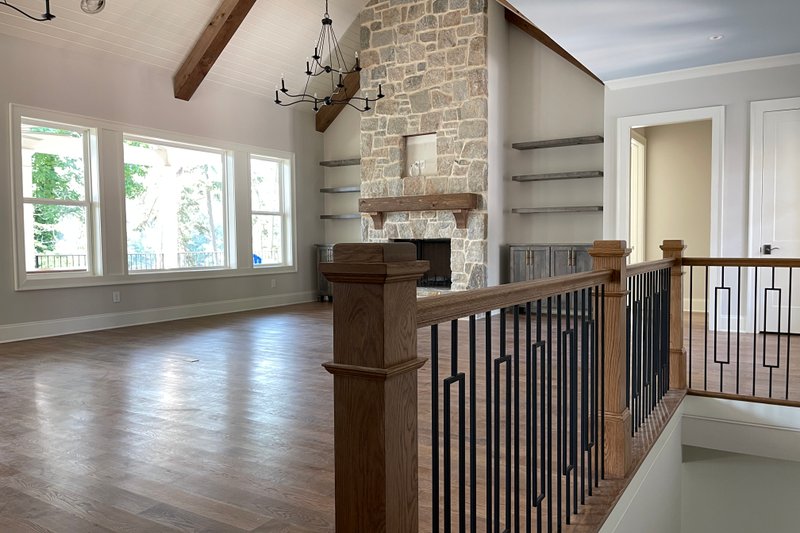 Home Plan - Interior - Family Room 1 for Craftsman House Plan #437-122 - 4 bed, 4 bath