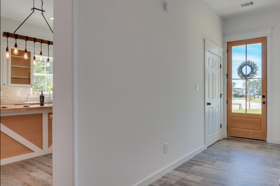 Interior - Entry for Craftsman House Plan #44-235 - 3 bed, 2 bath