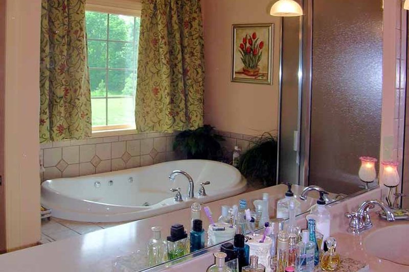 Home Plan - Interior - Bathroom for Ranch House Plan #314-202 - 3 bed, 3 bath