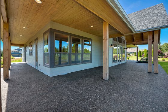 Exterior - Covered Porch for Craftsman House Plan #1070-5 - 3 bed, 2.5 bath