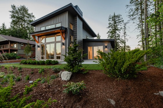 Exterior - Front Elevation for Contemporary House Plan #1070-14 - 3 bed, 2.5 bath