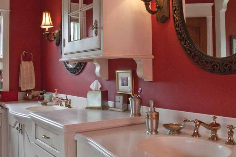 Home Plan - Interior - Master Bathroom 1 for Tudor House Plan #928-27 - 4 bed, 3.5 bath