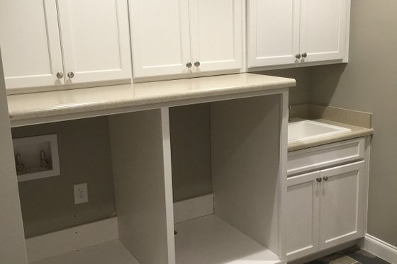 Interior - Laundry for Craftsman House Plan #437-64 - 4 bed, 4 bath