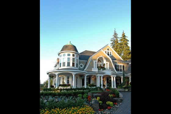 Photo 7 for Traditional House Plan #132-216 - 4 bed, 6 bath