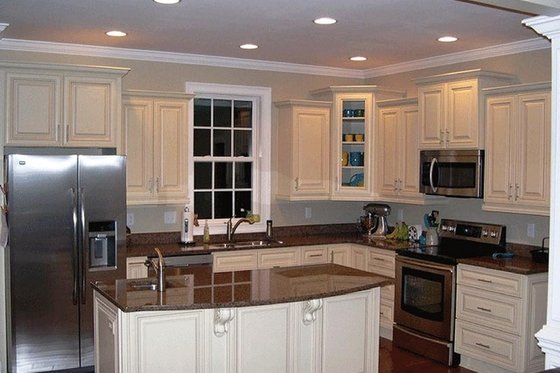 Interior - Kitchen for Traditional House Plan #137-367 - 4 bed, 3 bath