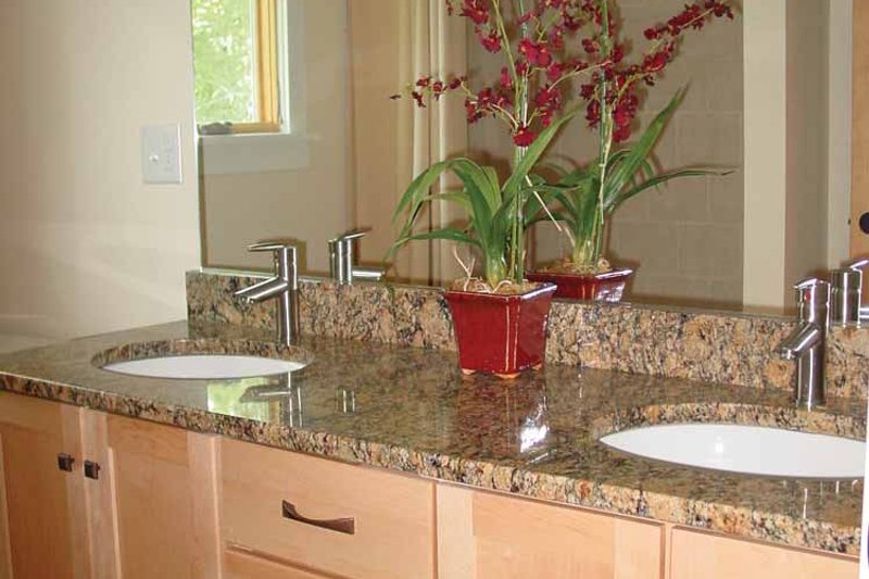 Dream House Plan - Interior - Master Bathroom for Ranch House Plan #939-8 - 3 bed, 2.5 bath