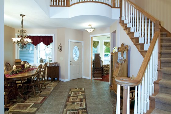 Interior - Entry for Craftsman House Plan #120-198 - 3 bed, 2.5 bath