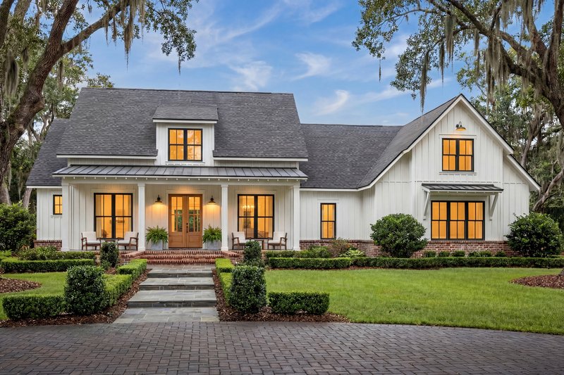 Dream House Plan - Farmhouse Exterior - Front Elevation Plan #430-156