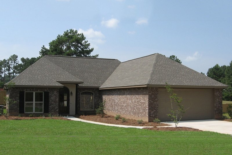 Dream House Plan - 1600 square foot Traditional home