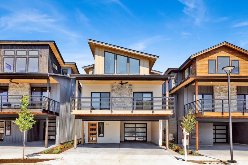 Contemporary Style House Plan - 3 Beds 2 Baths 1748 Sq/Ft Plan #1070-235