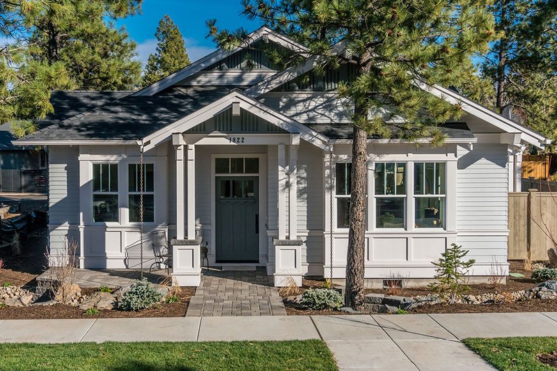 Craftsman Style House Plan - 3 Beds 2 Baths 1729 Sq/Ft Plan #895-56