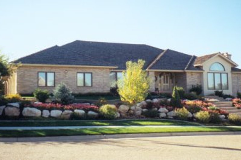 Dream House Plan - Traditional Exterior - Front Elevation Plan #5-173