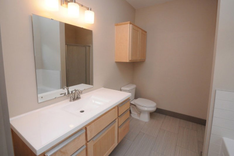 Home Plan - Interior - Bathroom for Contemporary House Plan #932-7 - 3 bed, 2 bath