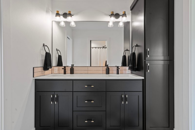 House Design - Interior - Bathroom 1 for Contemporary House Plan #1070-214 - 4 bed, 3.5 bath