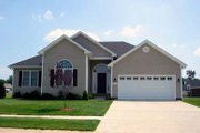 Traditional Style House Plan - 3 Beds 2 Baths 1462 Sq/Ft Plan #412-120 