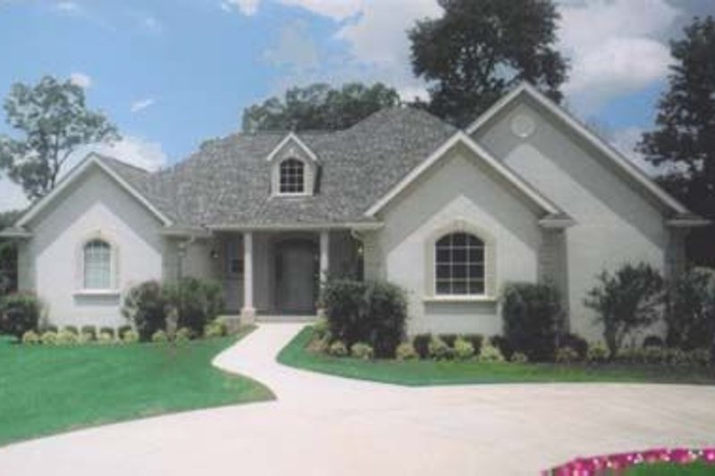 Home Plan - Traditional Exterior - Front Elevation Plan #52-148