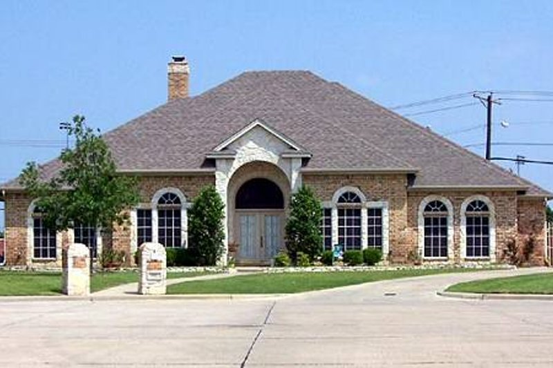 Traditional Style House Plan - 3 Beds 3 Baths 2802 Sq/Ft Plan #84-275