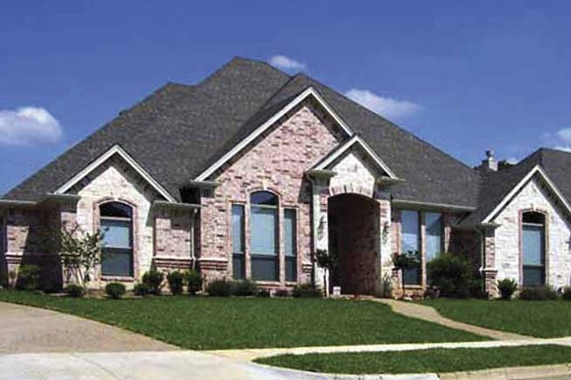 Dream House Plan - Traditional Exterior - Front Elevation Plan #84-768