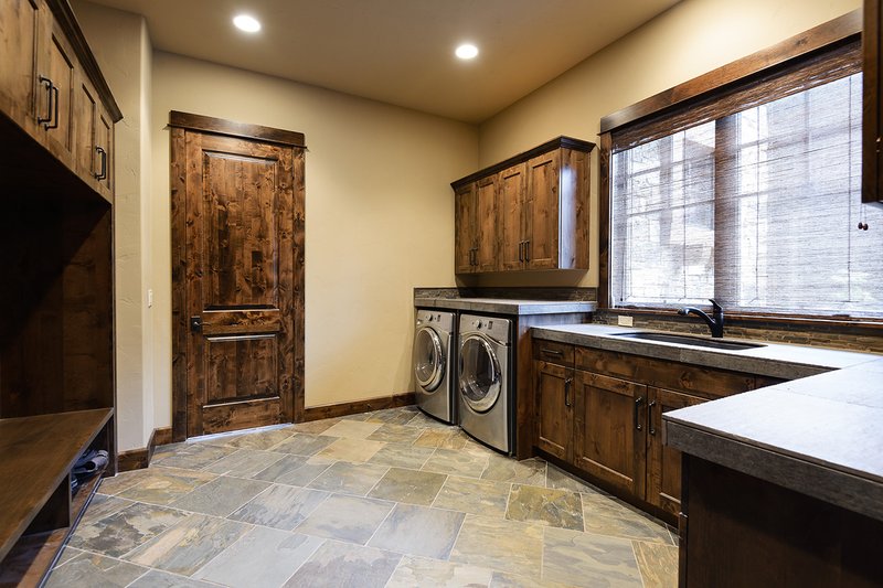 Architectural House Design - Interior - Laundry for Craftsman House Plan #892-27 - 5 bed, 5.5 bath