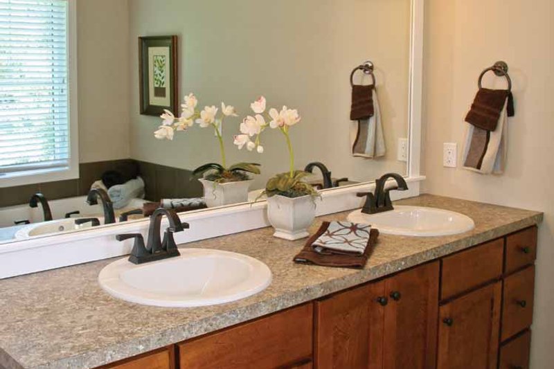 House Blueprint - Interior - Master Bathroom for Craftsman House Plan #928-196 - 2 bed, 2.5 bath