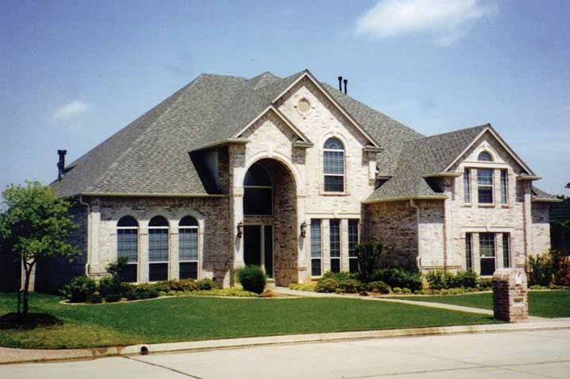 Dream House Plan - Traditional Exterior - Front Elevation Plan #84-739