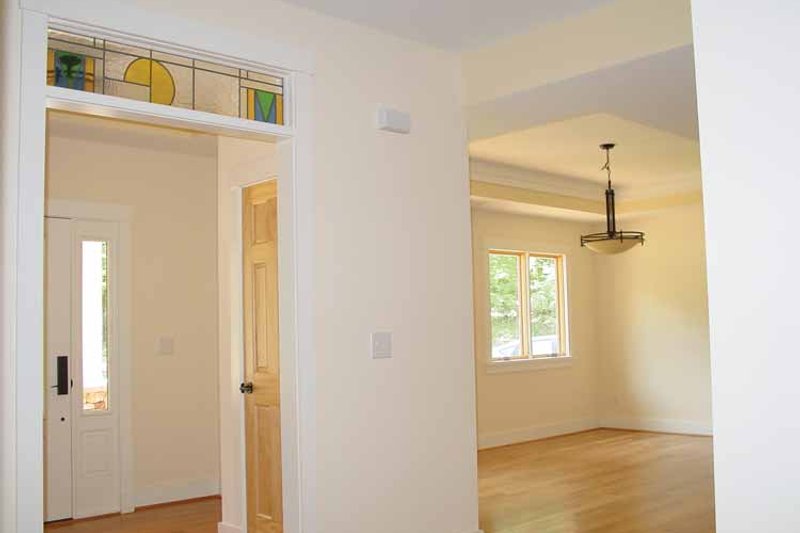 Dream House Plan - Interior - Entry 1 for Ranch House Plan #939-8 - 3 bed, 2.5 bath