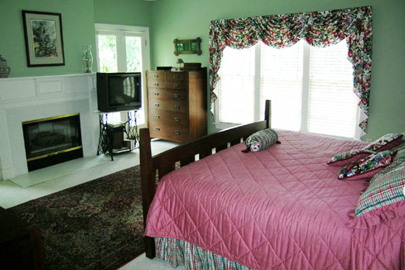 Home Plan - Interior - Master Bedroom for Classical House Plan #137-298 - 4 bed, 3 bath