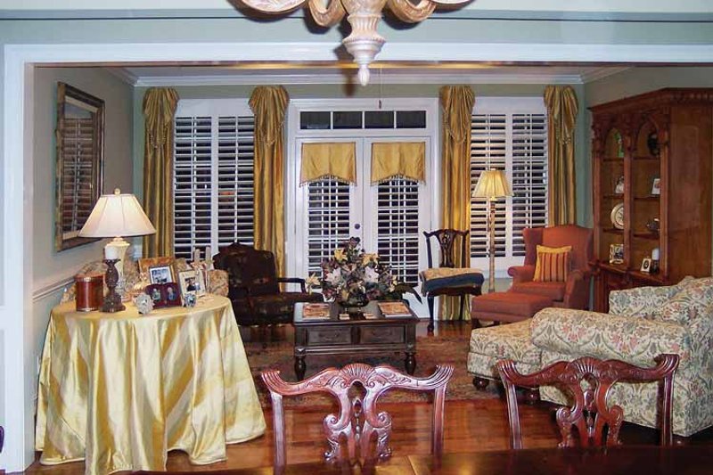 Dream House Plan - Interior - Family Room 1 for Colonial House Plan #429-64 - 4 bed, 3.5 bath