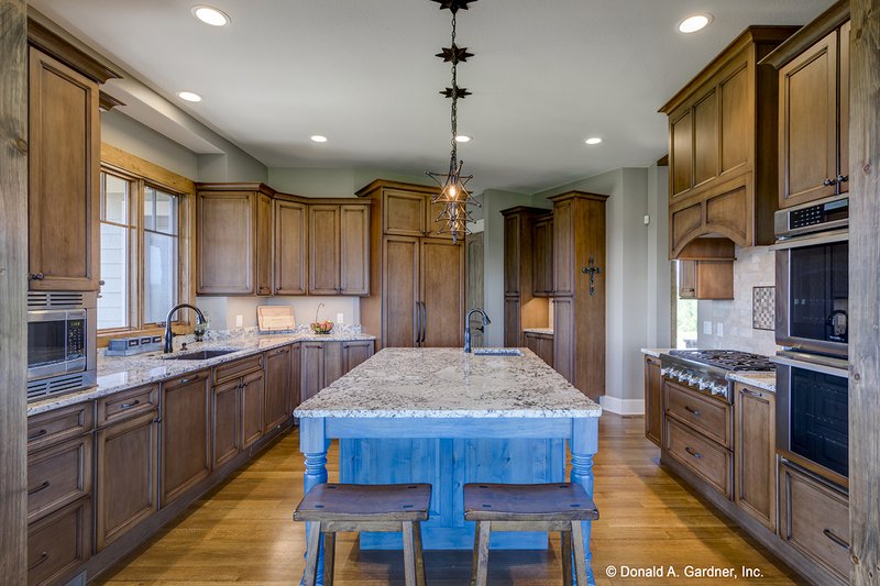 Home Plan - Interior - Kitchen for Ranch House Plan #929-655 - 3 bed, 2.5 bath