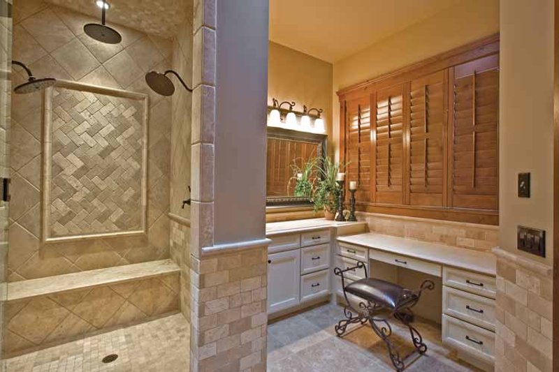 House Plan Design - Interior - Master Bathroom 1 for Craftsman House Plan #132-561 - 5 bed, 4 bath