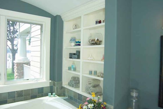 Interior - Master Bathroom for Craftsman House Plan #928-21 - 5 bed, 4 bath