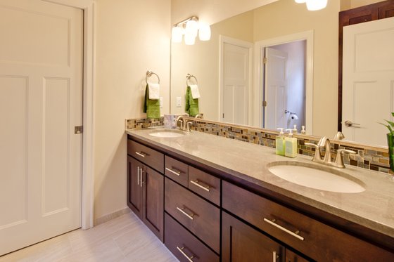 Interior - Master Bathroom for Traditional House Plan #124-921 - 3 bed, 2.5 bath