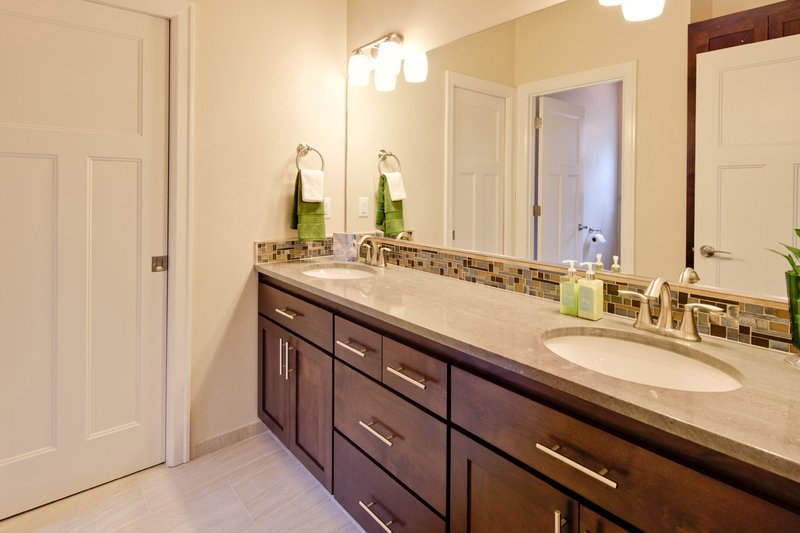 Dream House Plan - Interior - Master Bathroom for Traditional House Plan #124-921 - 3 bed, 2.5 bath