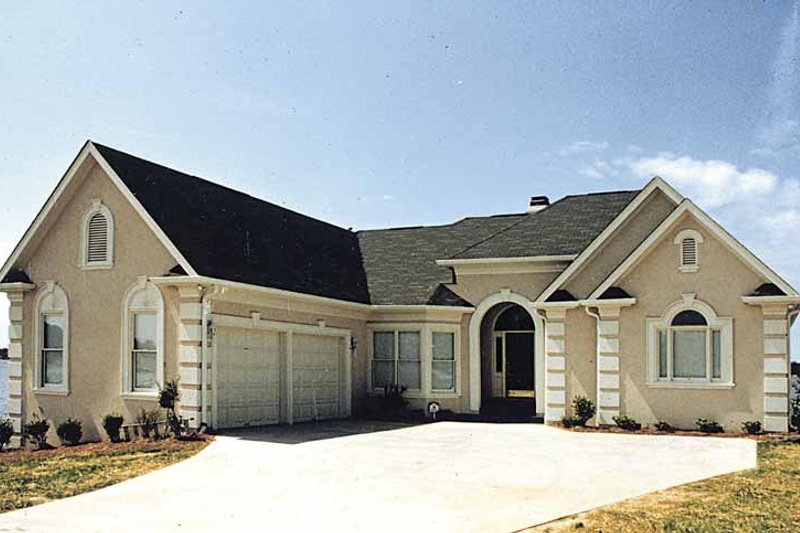 House Plan Design - Traditional Exterior - Front Elevation Plan #453-522