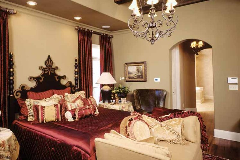 Home Plan - Interior - Master Bedroom for Country House Plan #952-182 - 5 bed, 4 bath