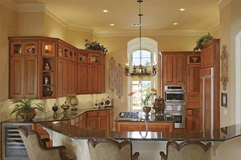 Dream House Plan - Interior - Kitchen for Mediterranean House Plan #952-196 - 4 bed, 4.5 bath