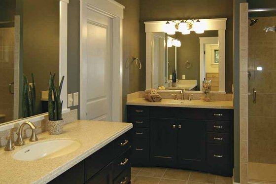 Interior - Bathroom for Bungalow House Plan #928-169 - 2 bed, 2.5 bath
