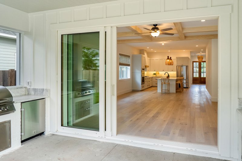 House Plan Design - Interior - Family Room for Farmhouse House Plan #461-76 - 4 bed, 4 bath