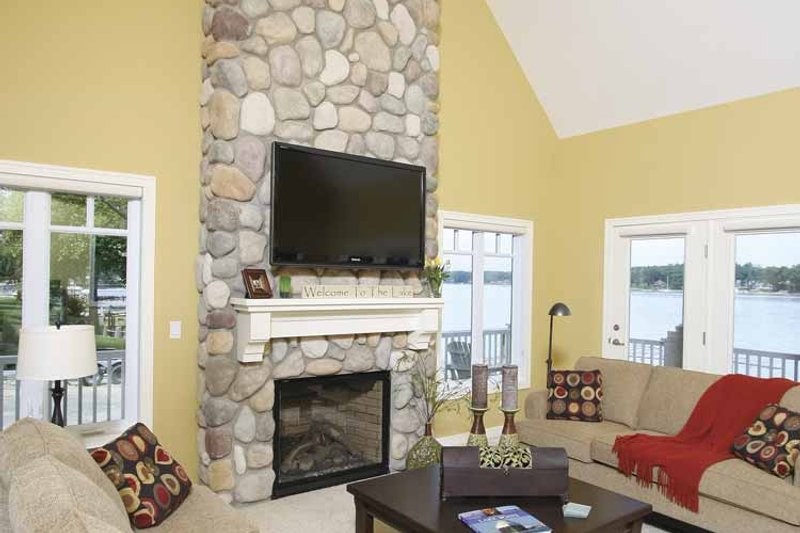 Home Plan - Interior - Family Room 1 for Traditional House Plan #928-44 - 4 bed, 3 bath