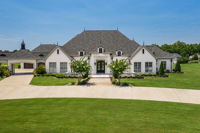 European Style House Plan - 5 Beds 5.5 Baths 5739 Sq/Ft Plan #923-74