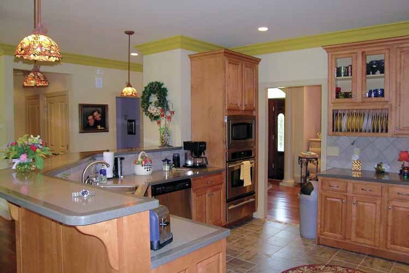 Home Plan - Interior - Kitchen 2 for Ranch House Plan #314-202 - 3 bed, 3 bath