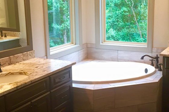 Interior - Master Bathroom for Craftsman House Plan #437-75 - 3 bed, 3 bath