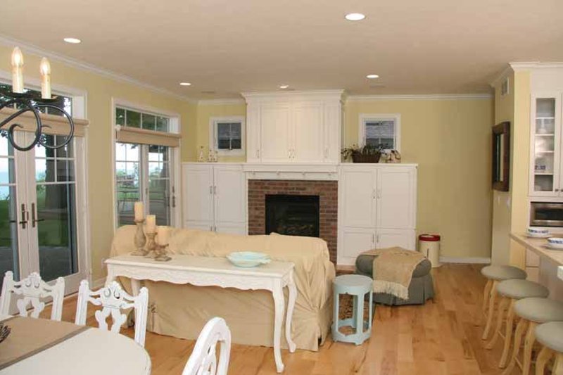 Dream House Plan - Interior - Family Room 1 for Bungalow House Plan #928-191 - 3 bed, 2 bath