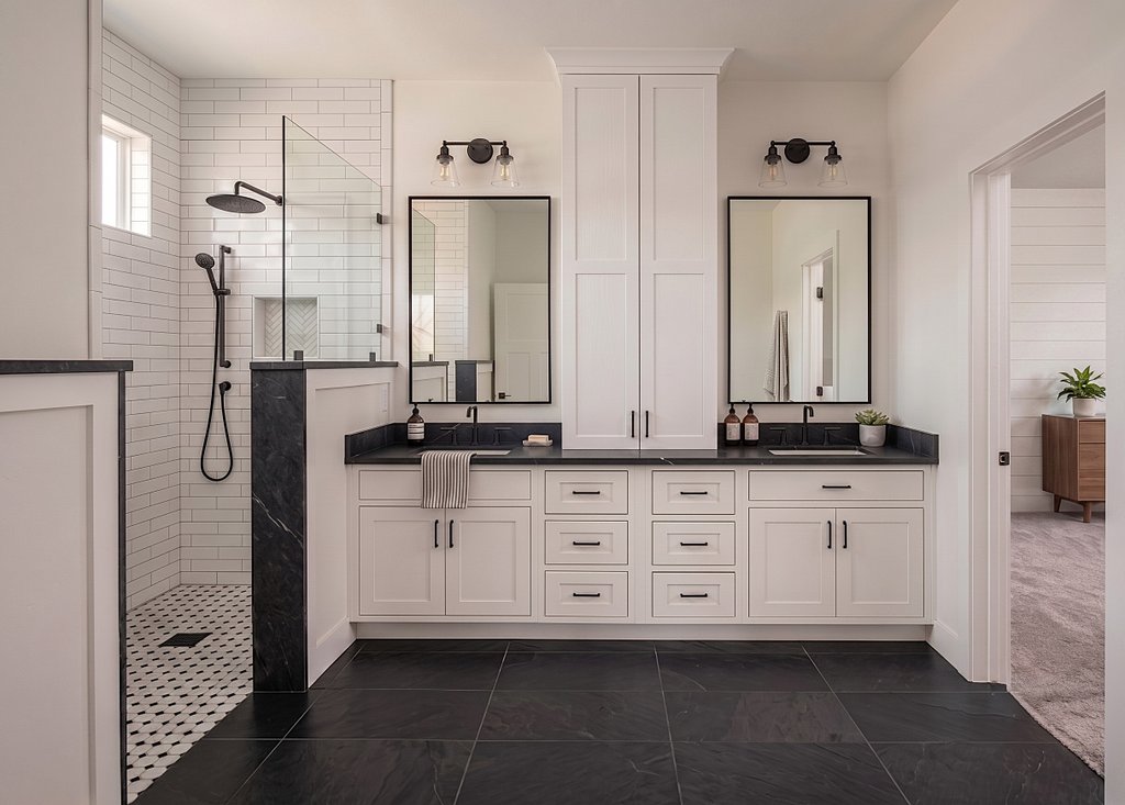 Interior - Master Bathroom for Country House Plan #1089-74 - 3 bed, 2 bath