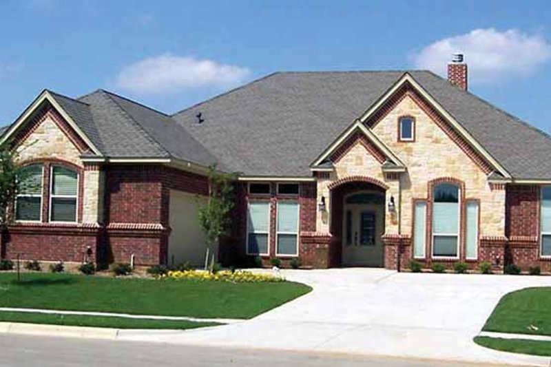 Dream House Plan - Traditional Exterior - Front Elevation Plan #84-707